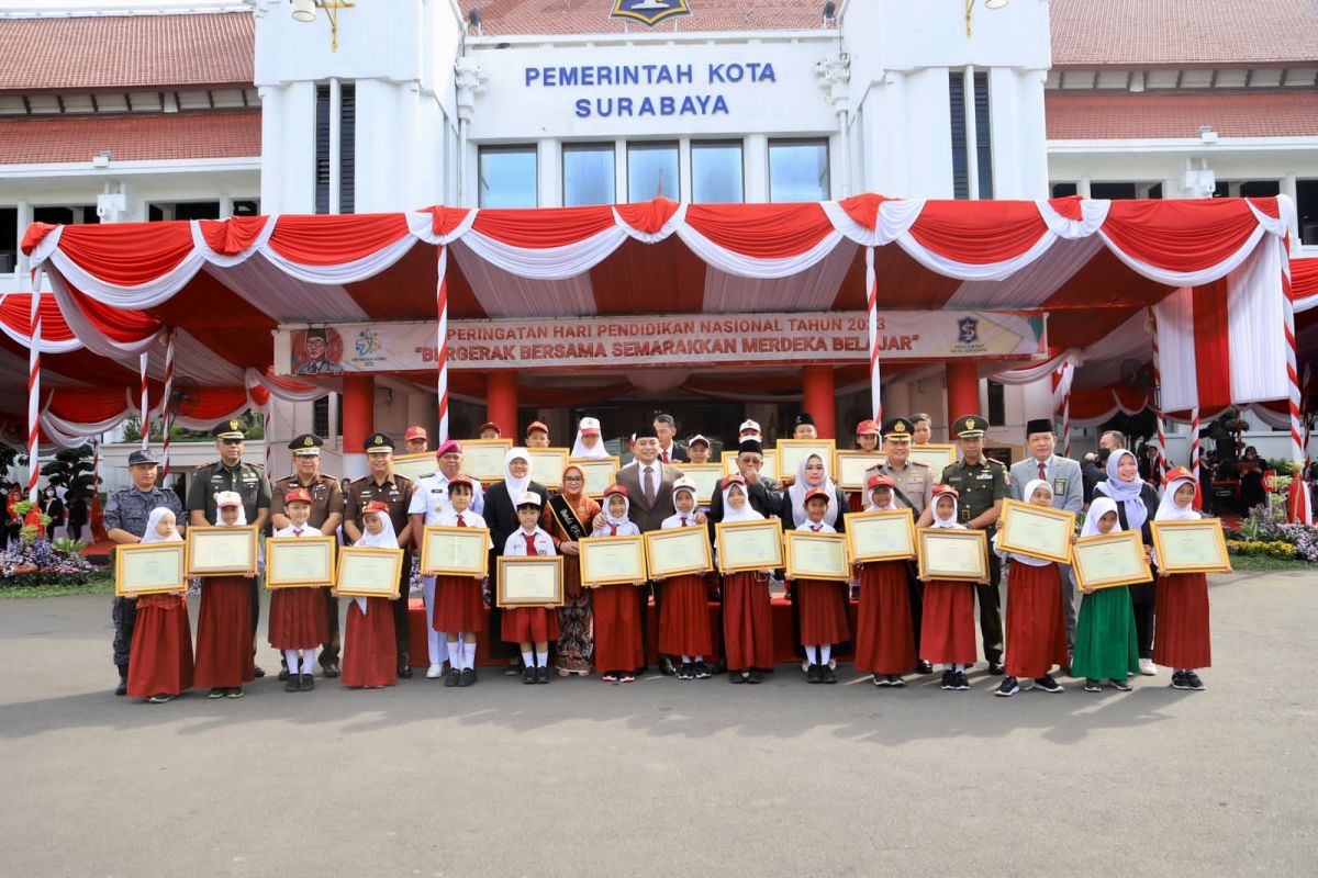 Pimpinan DPRD tekankan pentingnya peningkatan mutu pendidikan di Surabaya