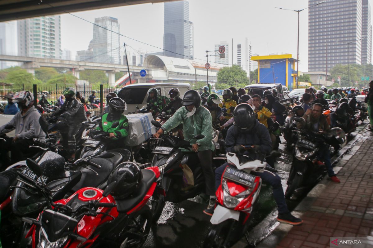 Sebagian besar wilayah Jakarta diguyur hujan pada siang hingga sore