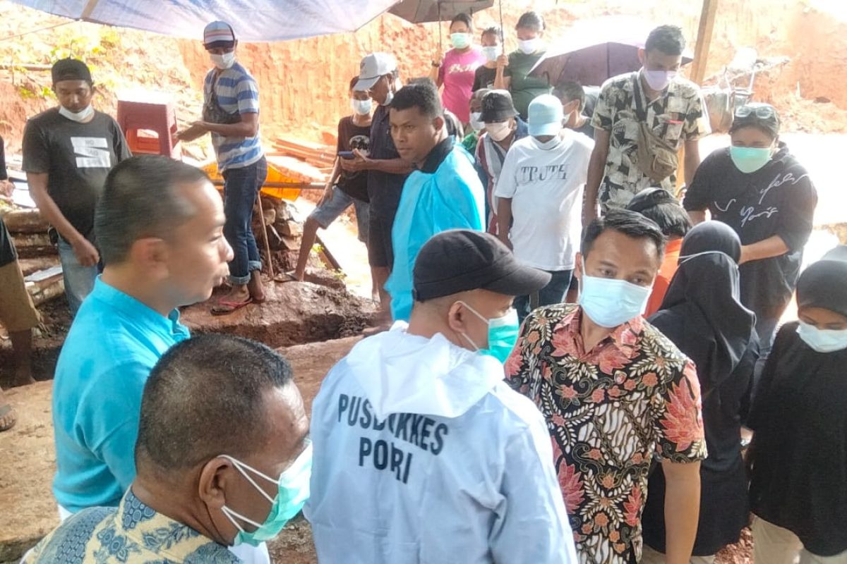 Polda Maluku bongkar makam untuk autopsi jenazah Pendeta Flo di Ambon