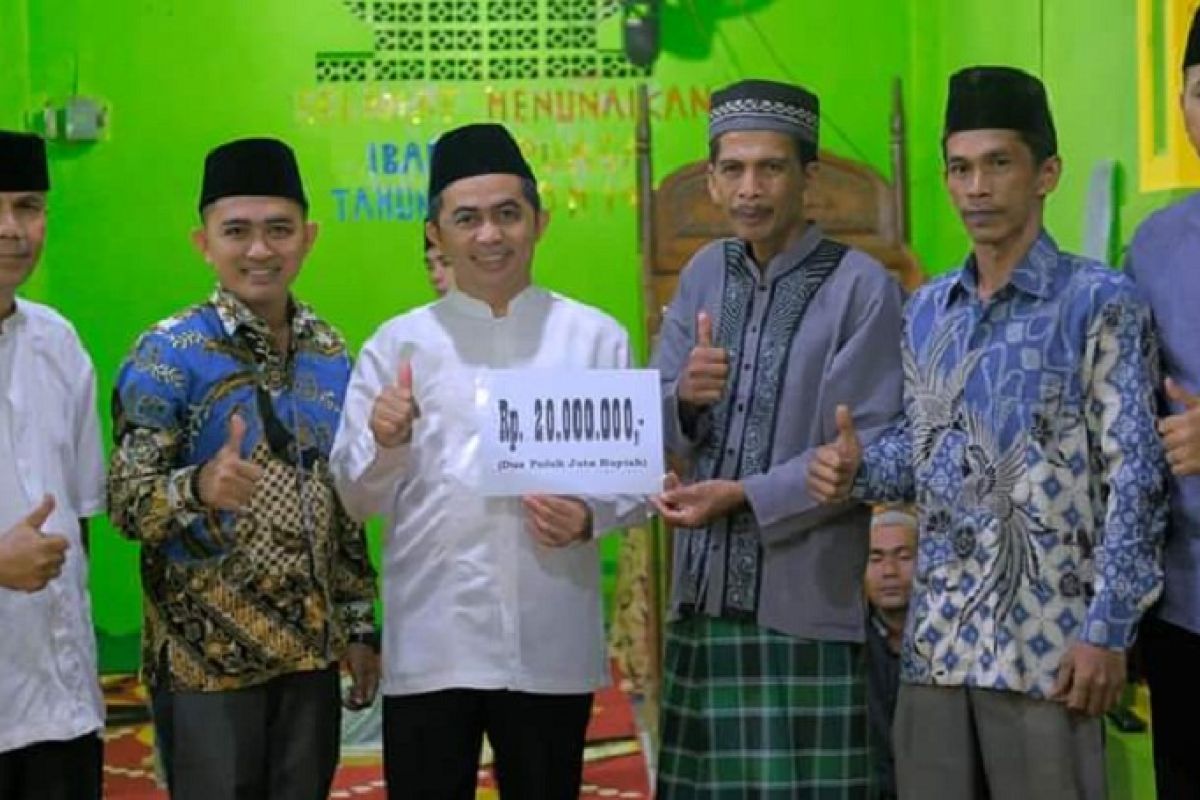 Safari ramadhan, Wabup Rudi Hariyansyah serahkan bantuan masjid Rp 20 Juta
