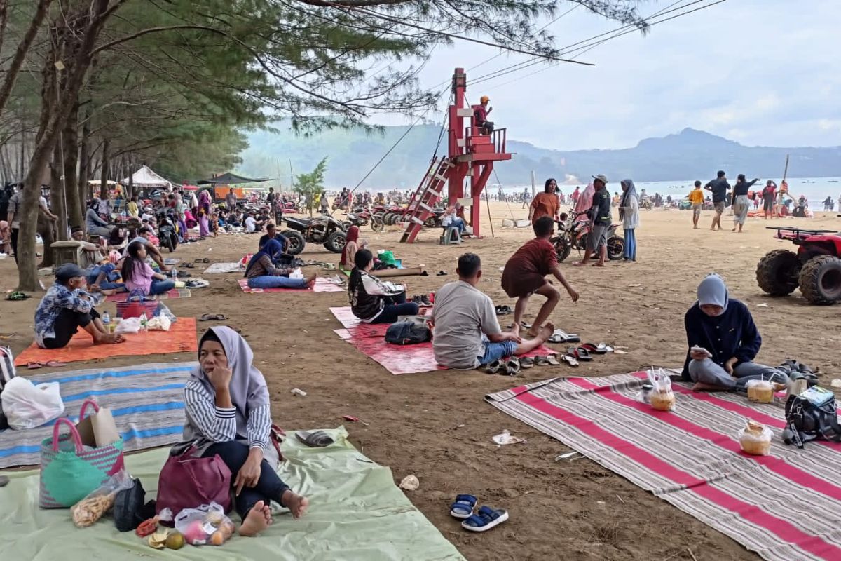 Kunjungan wisata pantai Tulungagung melonjak selama Lebaran