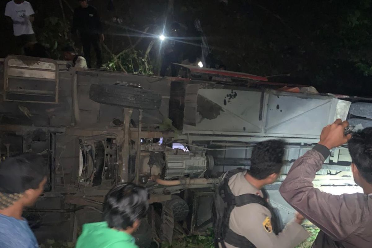 Sebanyak 30 santri jadi korban bus masuk jurang di Sulawesi Tengah