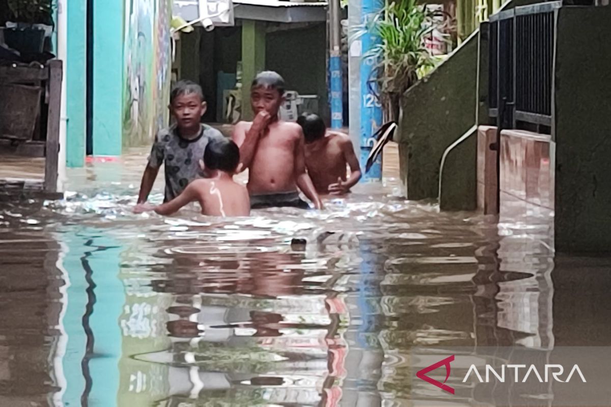 Banjir rendam permukiman warga Kebon Pala akibat meluapnya Kali Ciliwung