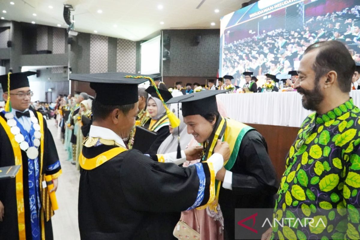 Tiga lulusan raih nilai sempurna saat Wisuda ke-111 ULM