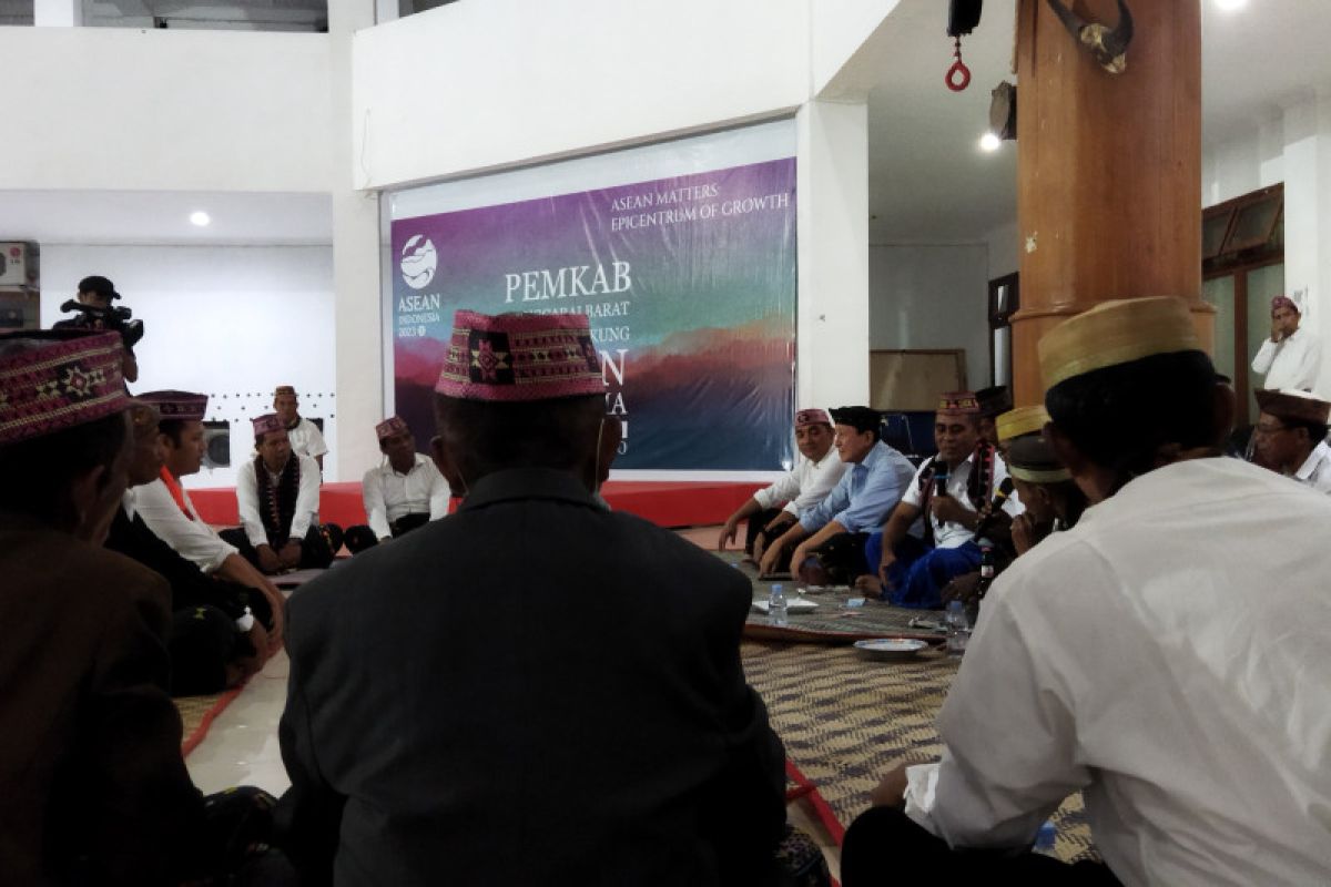 Pemkab Mabar gelar ritual adat jelang KTT ke-42 ASEAN