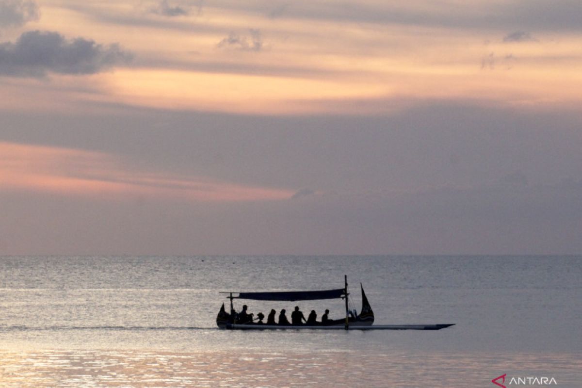 Wisatawan Pasir Putih Situbondo mencapai 19.018 orang saat libur lebaran