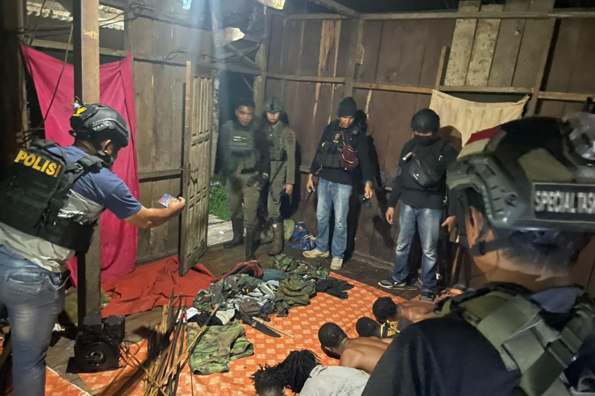 Indonesian police make utmost effort to free four hostages in Papua