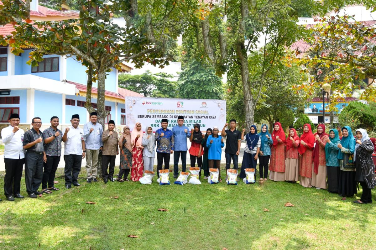 Milad ke-57 BRK Syariah, Dharma wanita bagikan 600 paket sembako