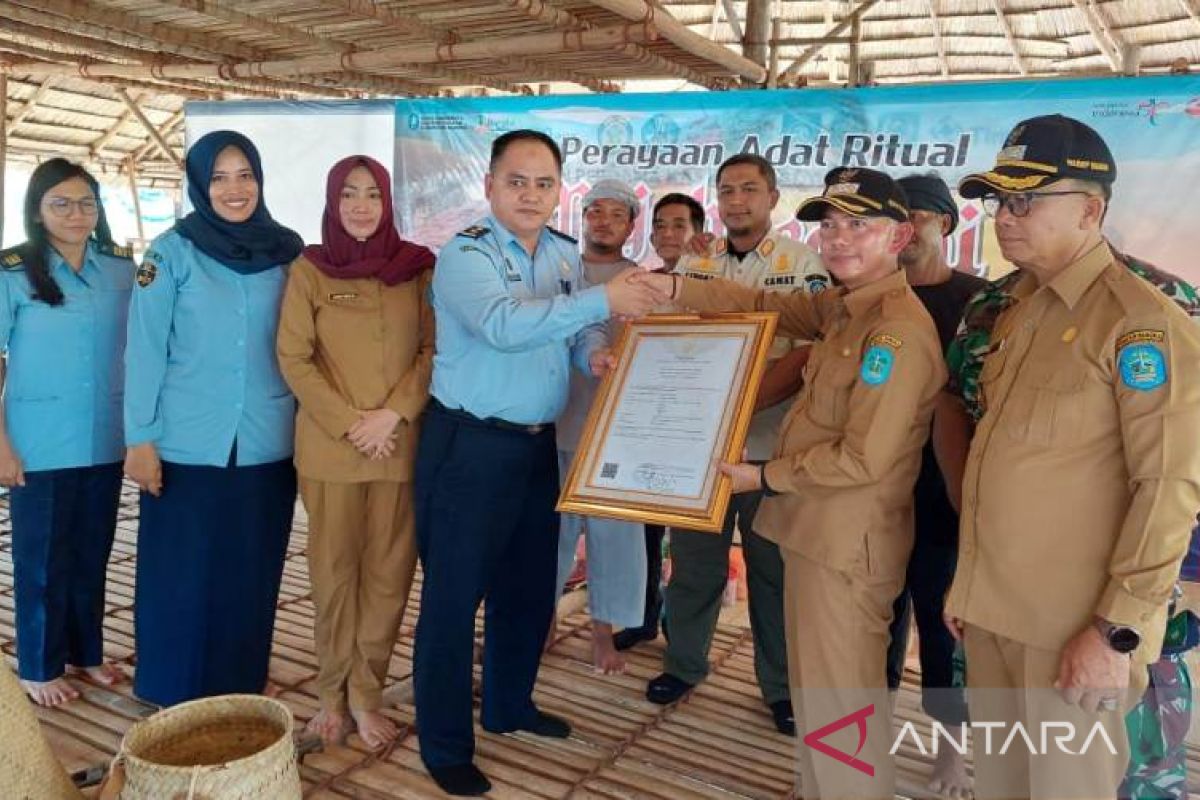 Kemenkumham serahkan KIK Upacara Adat Nujuh Jerami Bangka