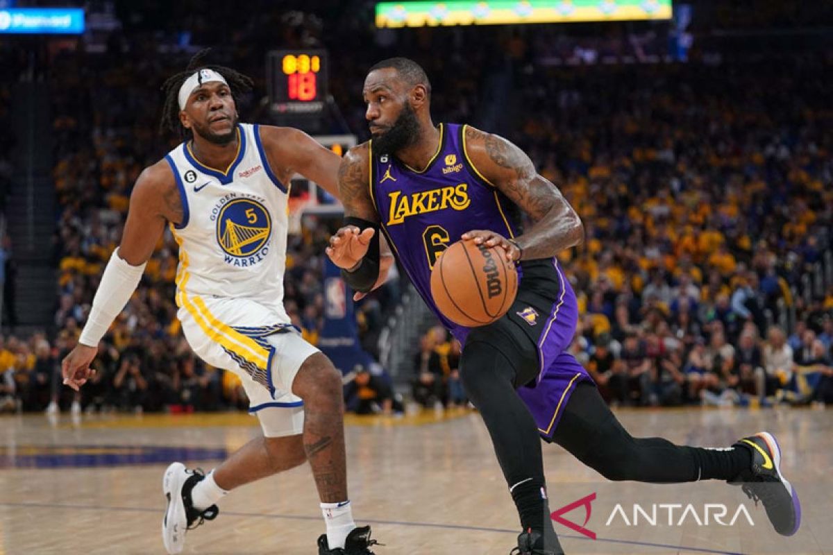 Lakers menang 127-97 atas Warriors, unggul 2-1 di semifinal NBA Playoffs