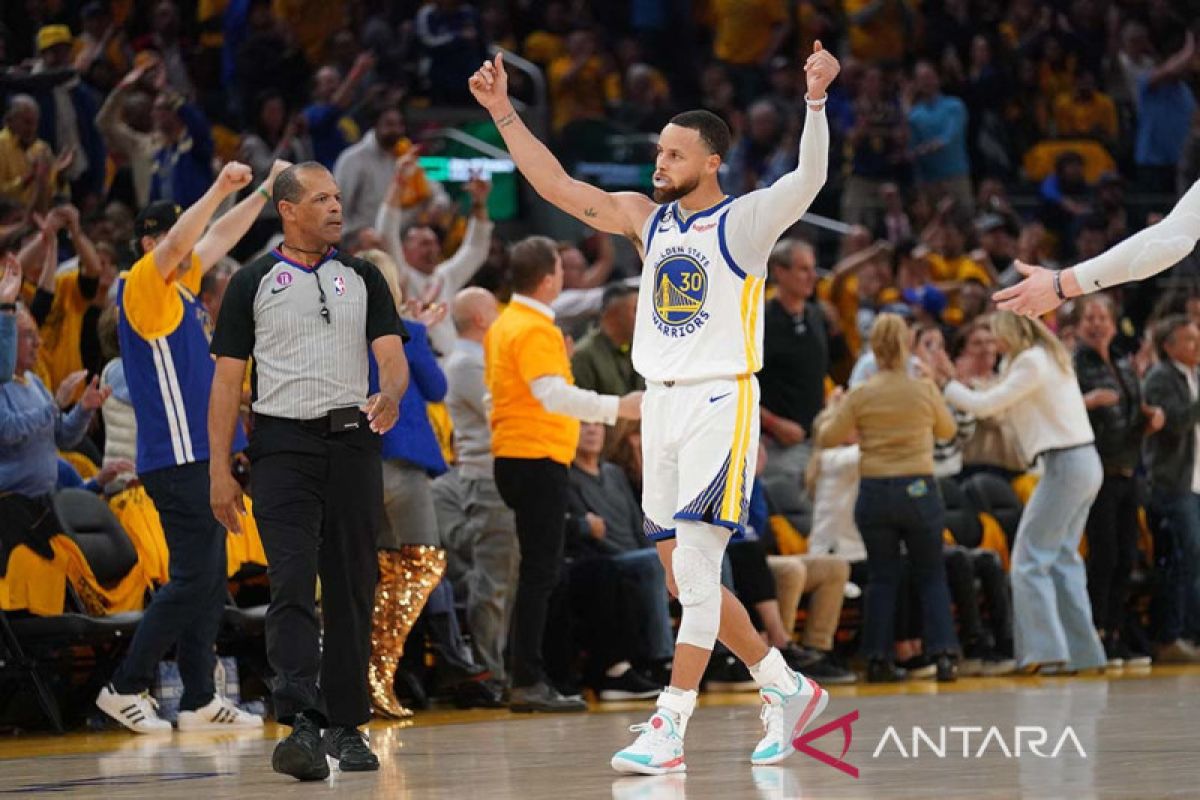 Bangkit kalahkan Clippers 126-121, Warriors jaga asa ke playoff NBA