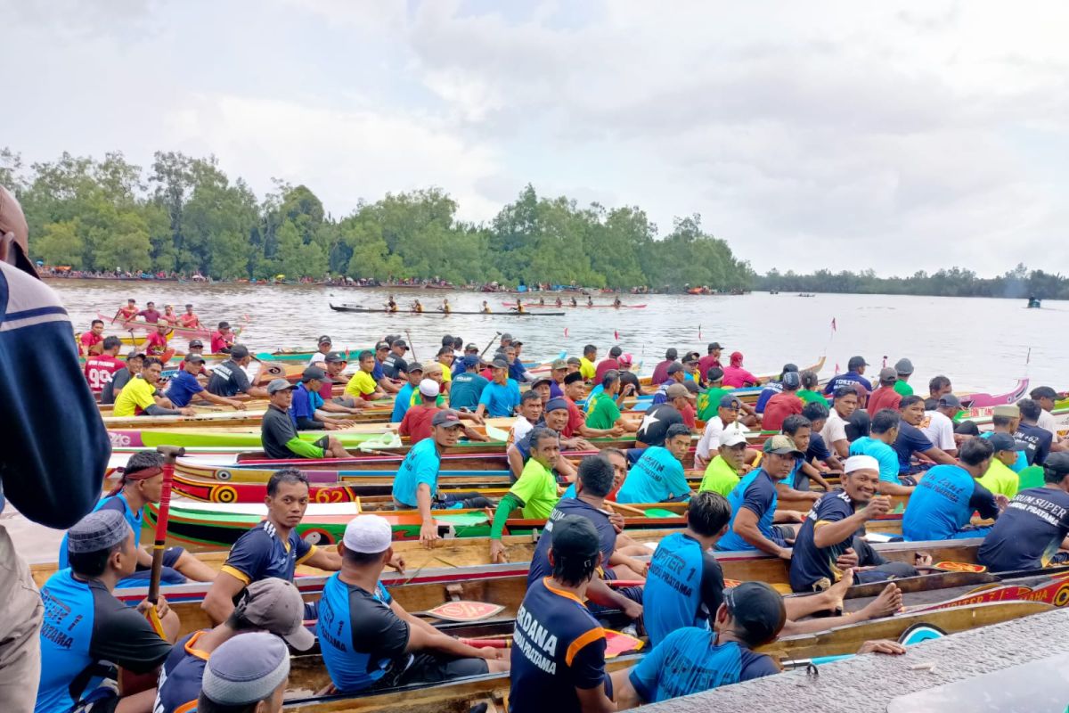 Desa Merbau juara umum lomba pacu perahu tradisional di Tanjabtim