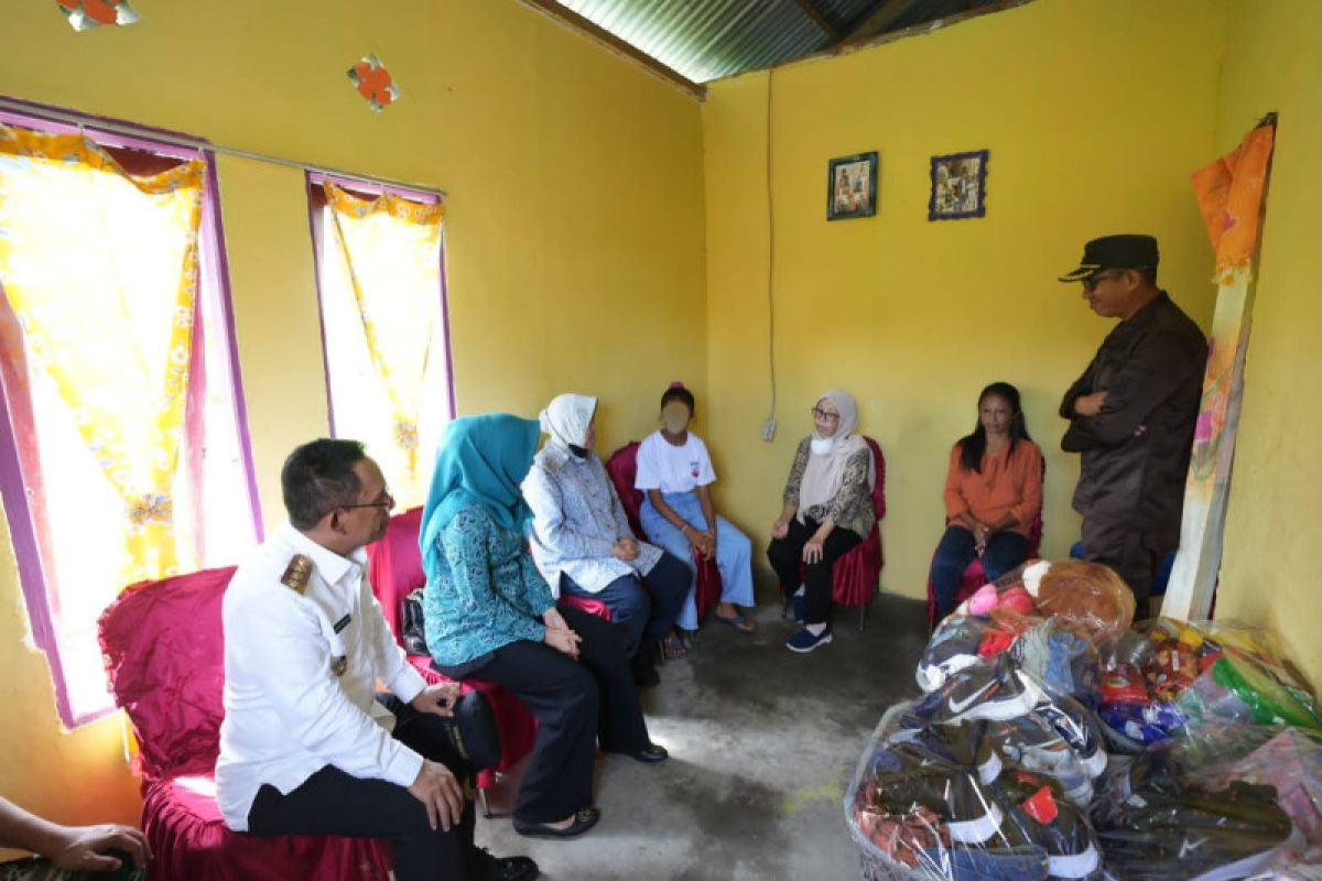 Kemensos santuni korban rudapaksa di  Maluku Tengah
