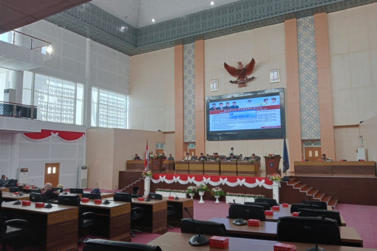 DPRD Lombok Tengah mengusulkan kontribusi pajak hiburan tetap 30 persen