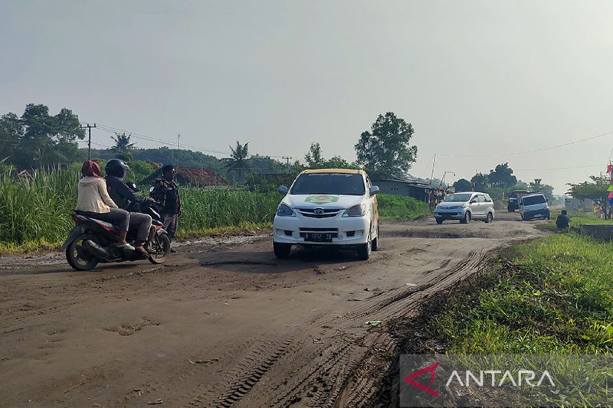 Warga Lampung harapkan perbaikan jalan dilakukan menyeluruh
