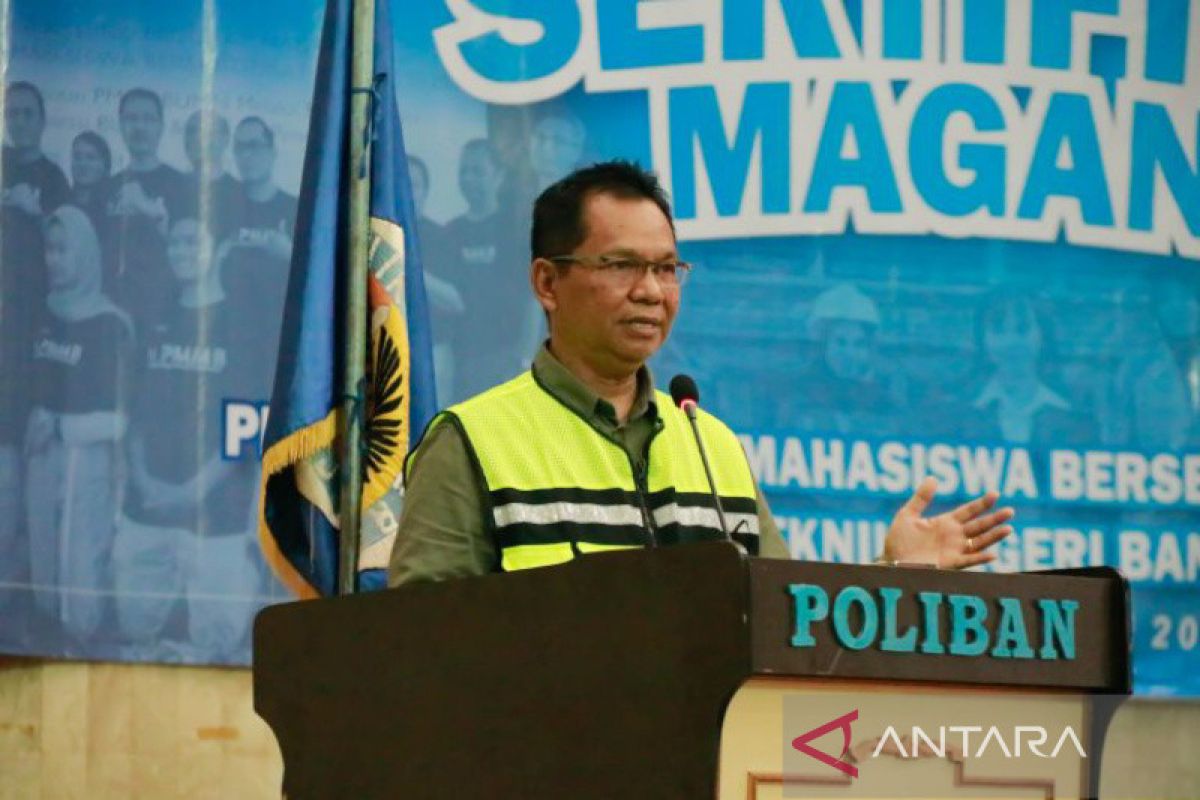 Puluhan mahasiswa Poliban terima sertifikat magang PMMB BUMN