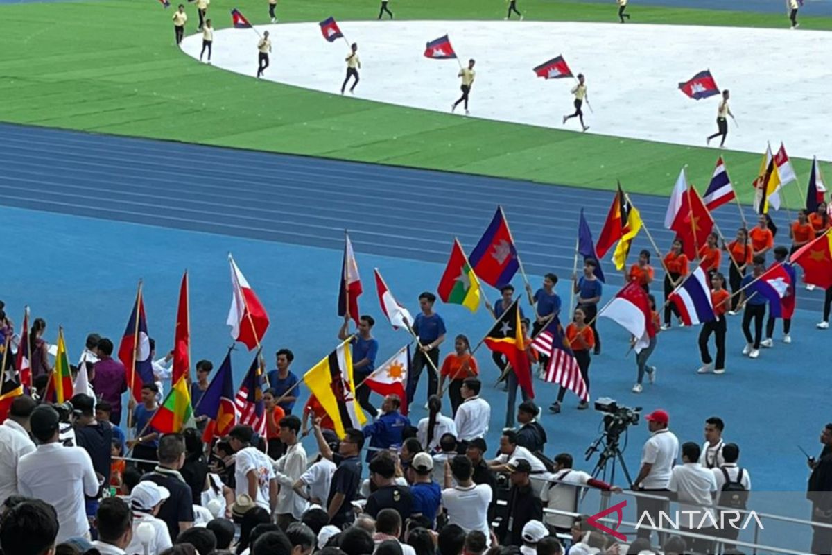 Bendera Indonesia terbalik dalam upacara pembukaan SEA Games Kamboja