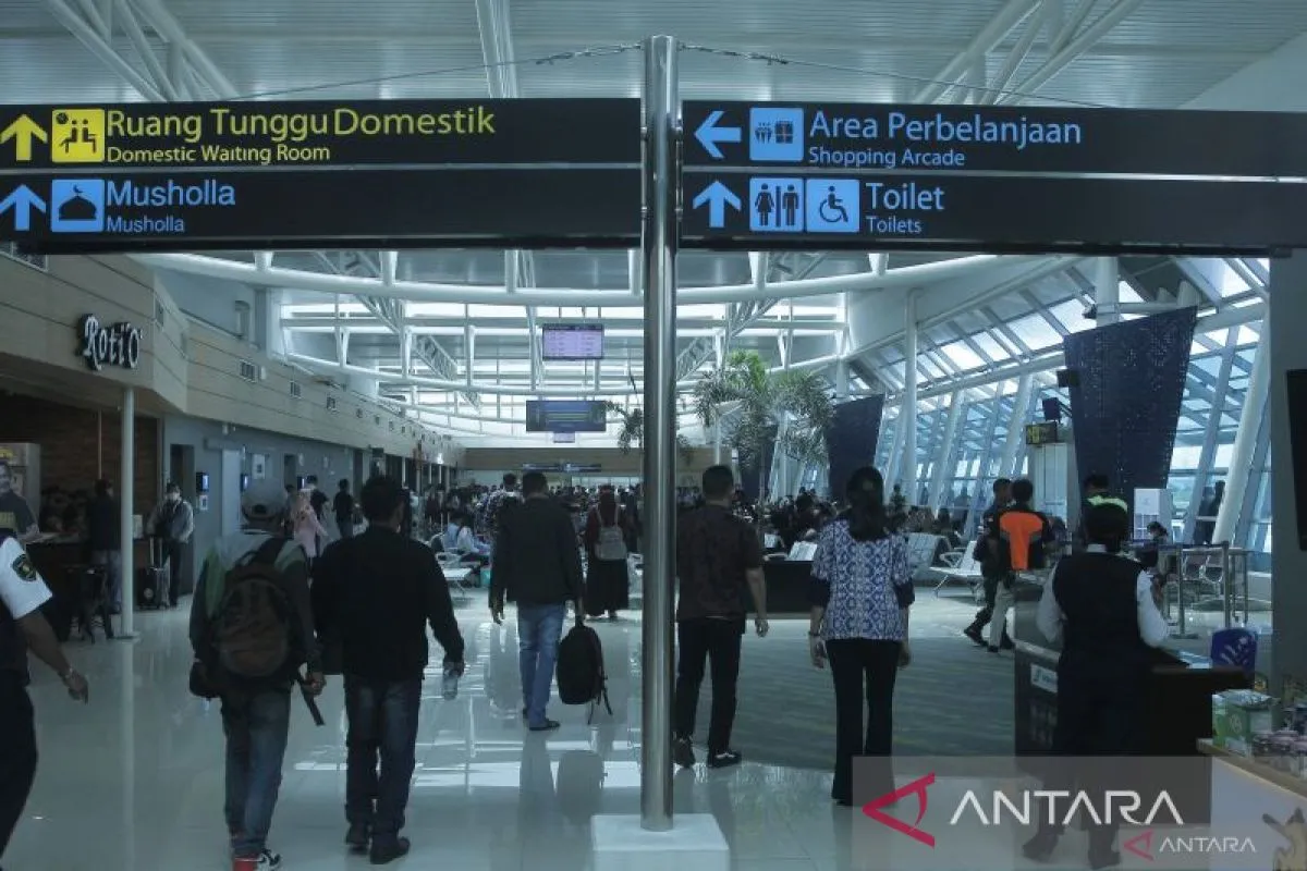 Arus mudik dan balik Lebaran 2023 di Bandara El Tari Kupang turun