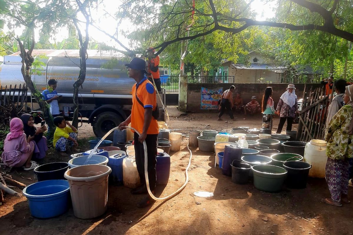 BPBD Situbondo kirim bantuan air bersih ke Dusun Polay