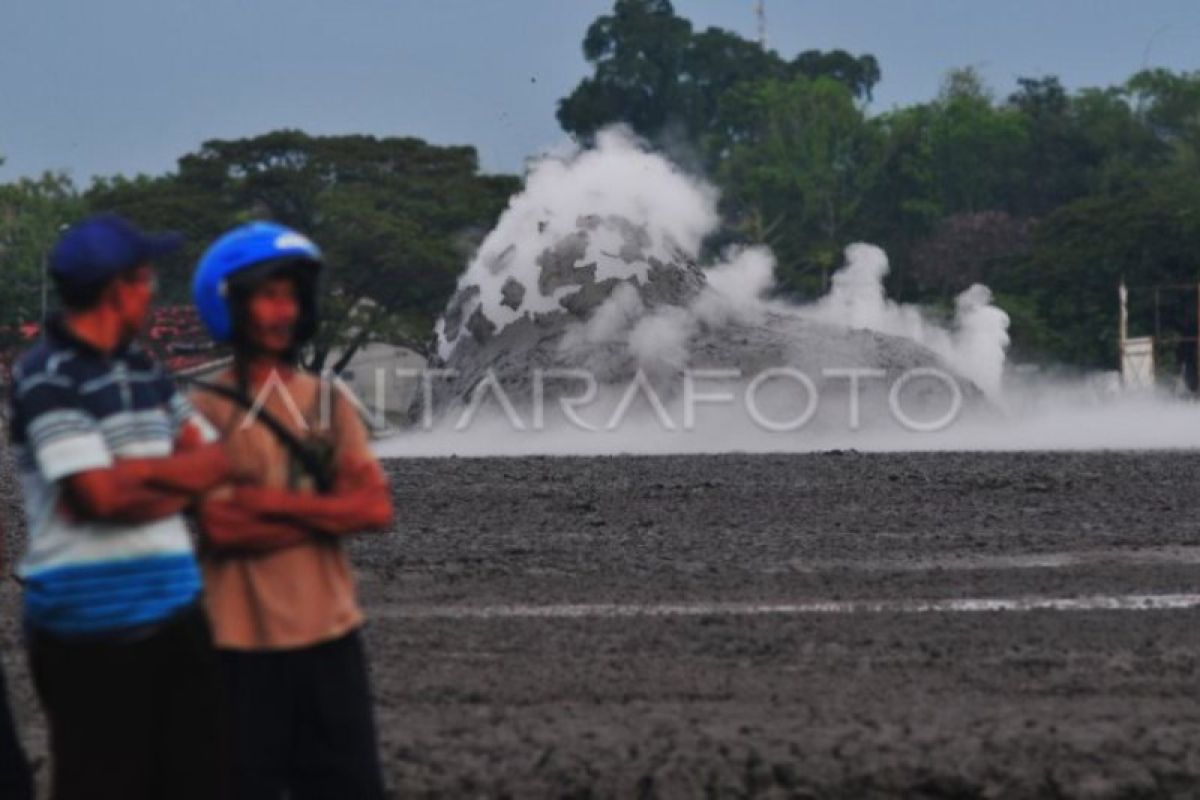 Wisata Bleduk Kuwu Di Grobogan