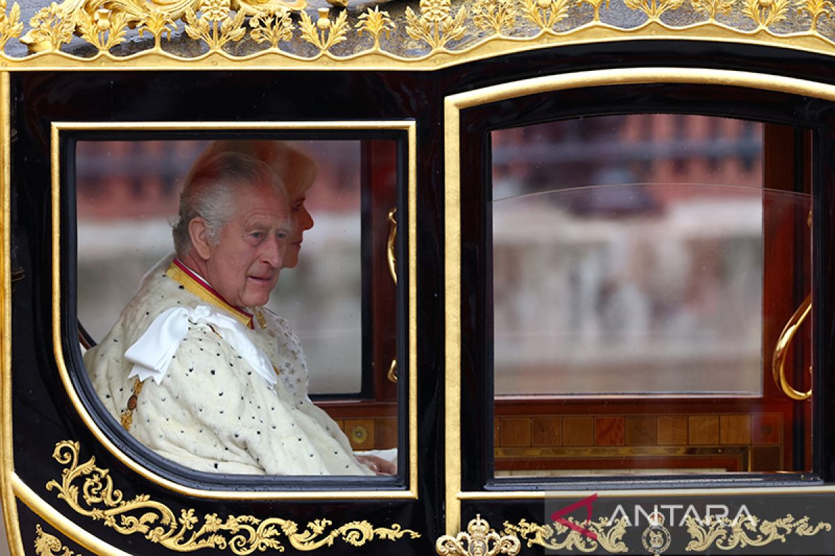 Raja Charles tak ingin membuat Pangeran William stres karena penyakit kanker