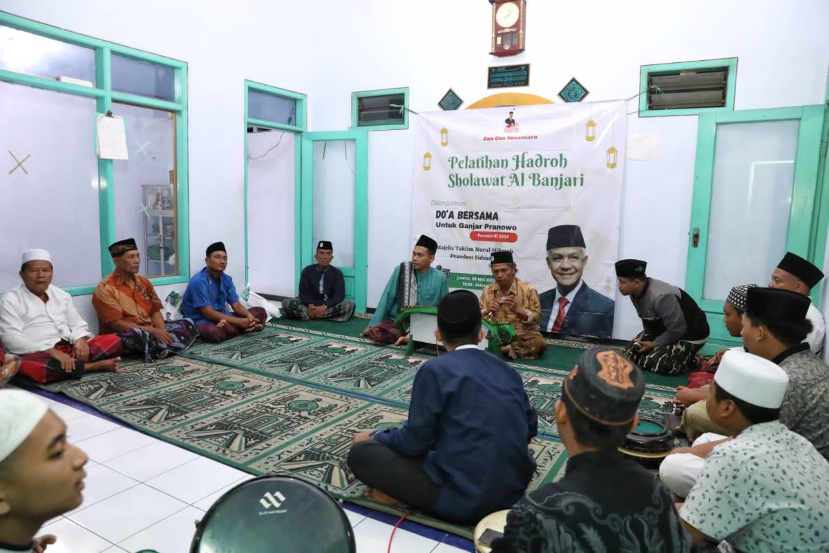 Majelis Taklim di Sidoarjo dapat bekal pelatihan Hadrah Al Banjari