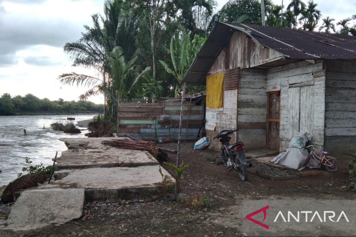Puluhan rumah warga di Seumantok Aceh Barat terdampak banjir luapan sungai
