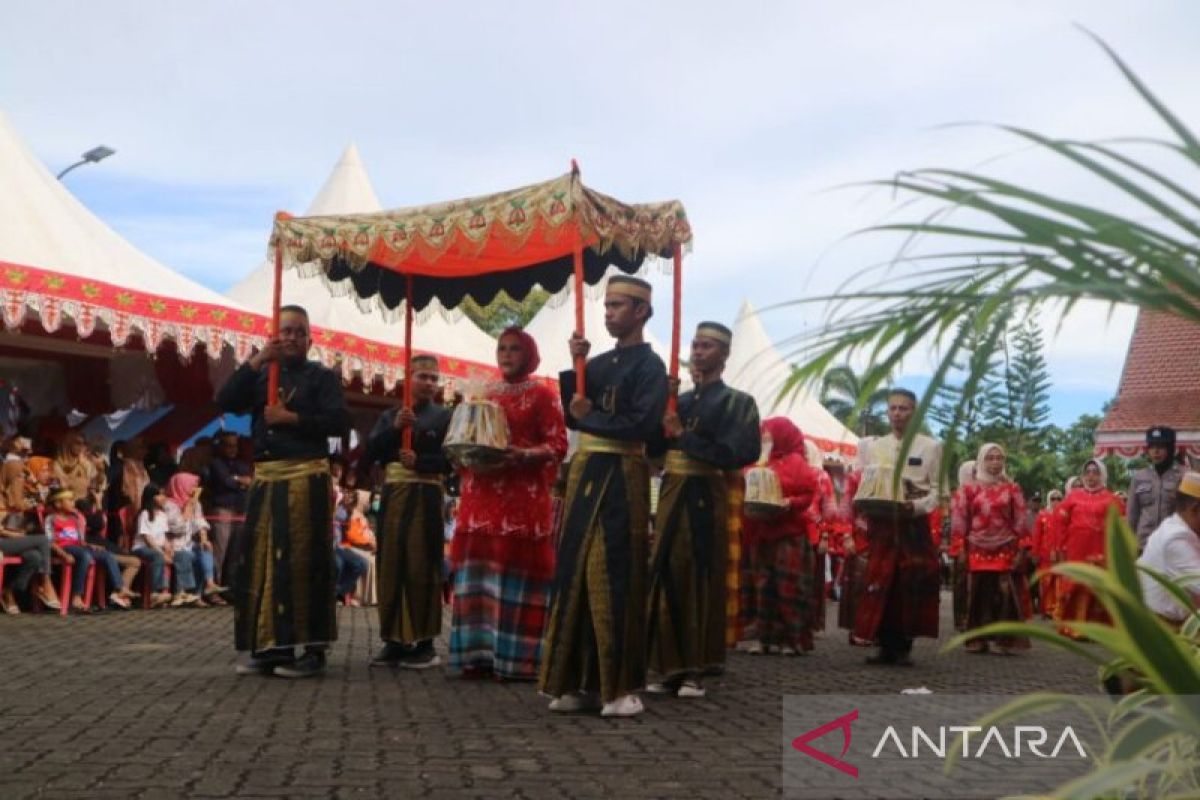 Pemkab Bone Lestarikan Adat Istiadat Dengan Gelar Karnaval Budaya ANTARA News