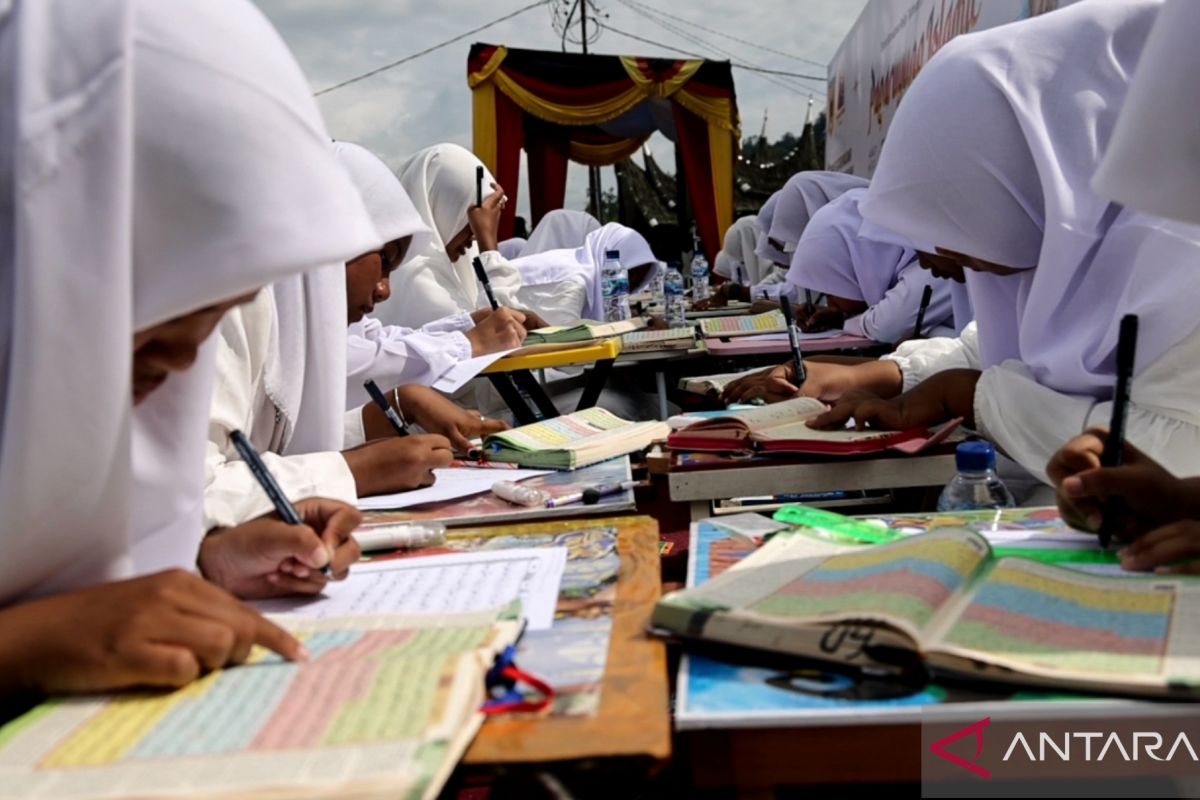 Ratusan pelajar di Tanah Datar ikuti lomba tulis Al-Qur'an