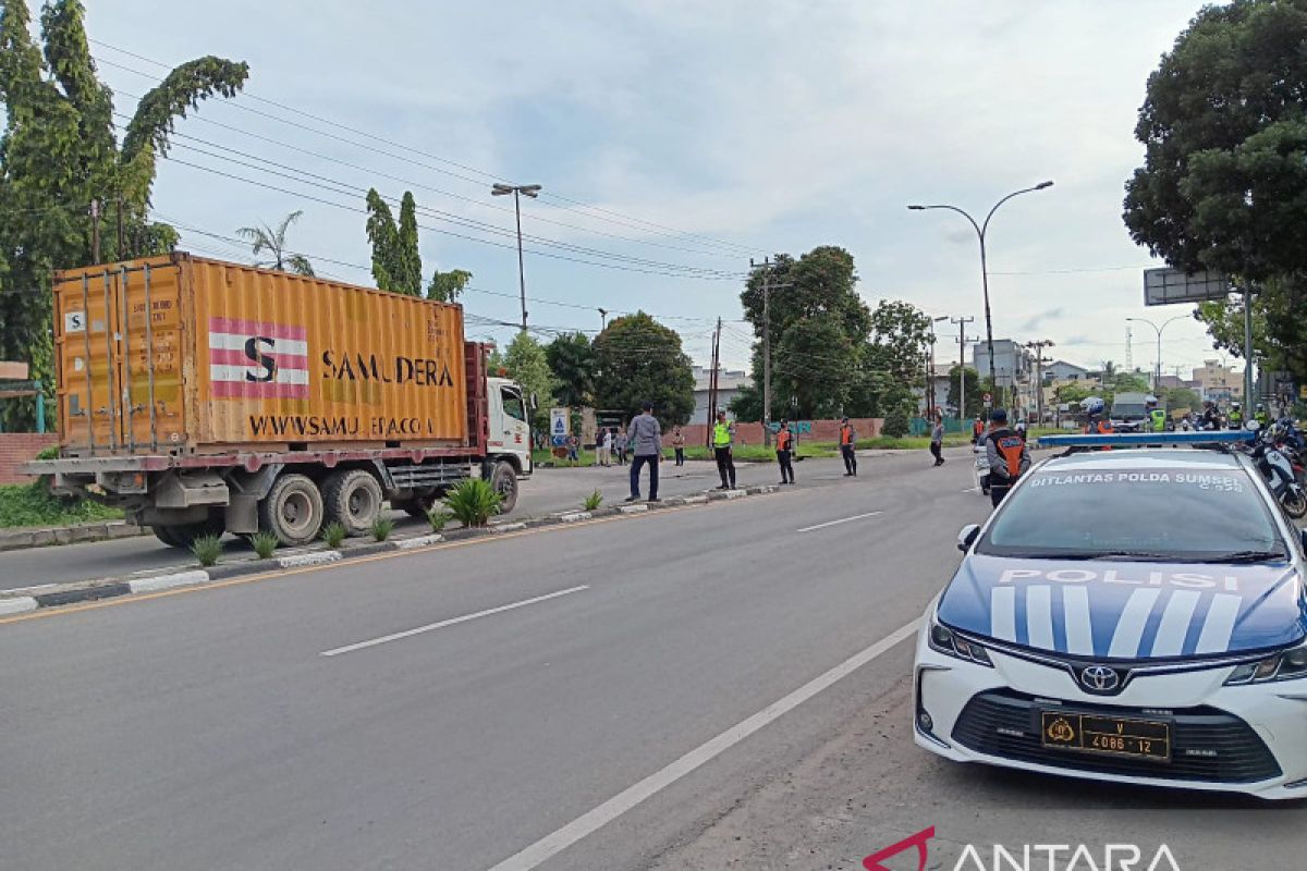 Dishub Sumsel lakukan pembatasan operasional  truk barang di Palembang