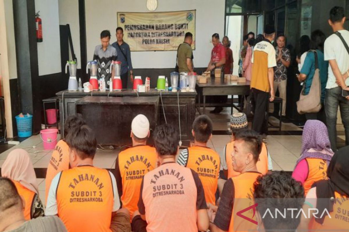 Kriminal kemarin, Polda Kalsel buru pembunuh hingga musnahkan narkoba