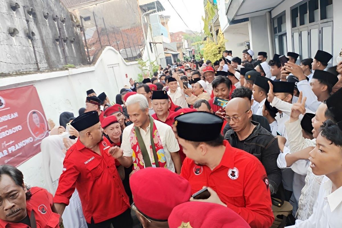 Ganjar cuci muka dari air sumur situs Majapahit