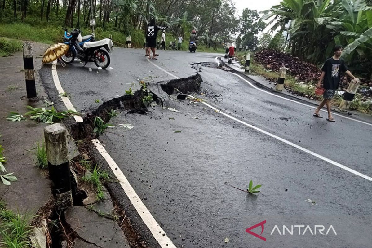 Polisi: Hindari ruas jalan Cukangleleus-Sidareja Cilacap karena ambles