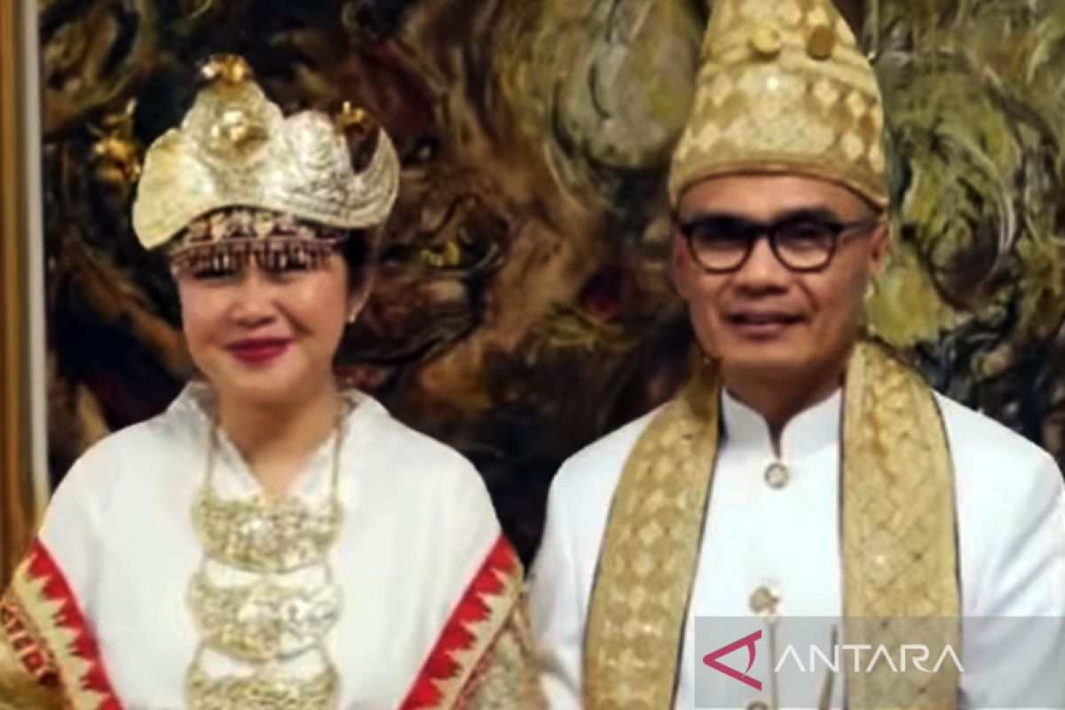 Berbusana adat Lampung, Dubes RI hadiri penobatan Raja Charles