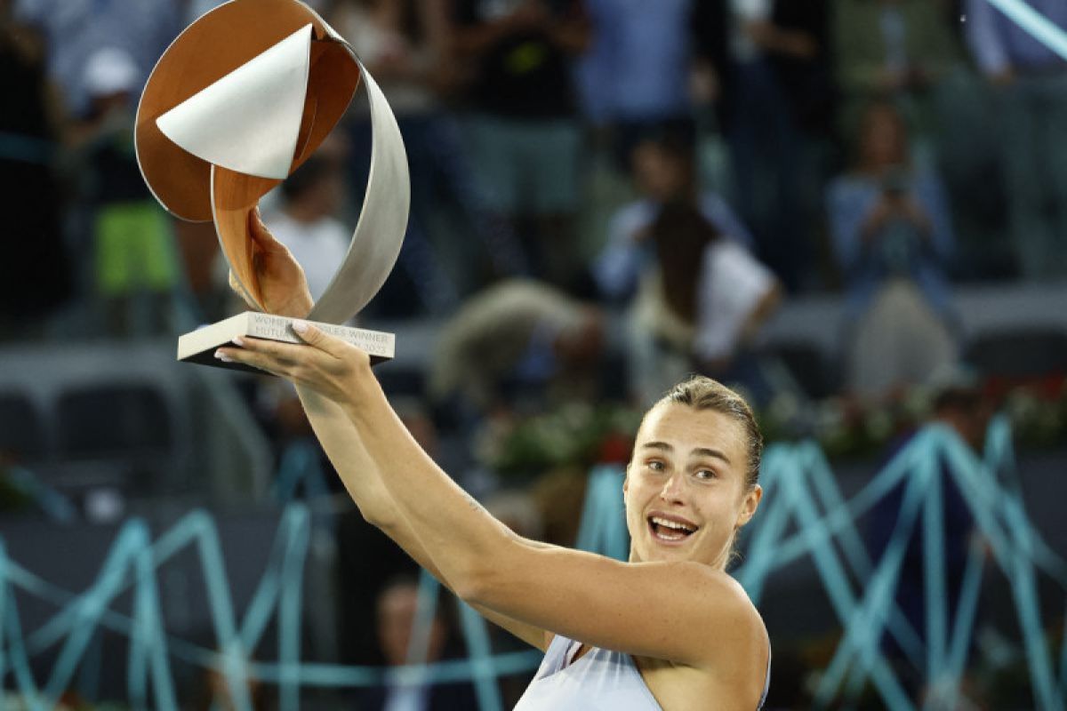 Madrid Open: Petenis Sabalenka bekuk Swiatek untuk sabet gelar