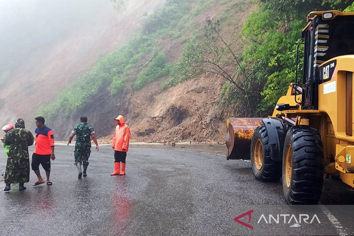 Banjir-longsor landa empat kecamatan di Agam-Sumbar