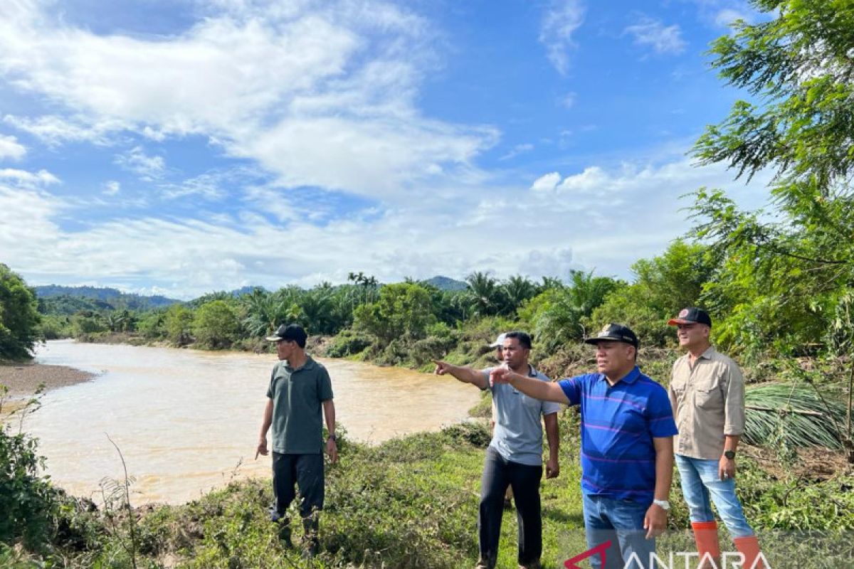 Pj Bupati Abdya perintahkan tim teknis kaji penyebab banjir Babahrot