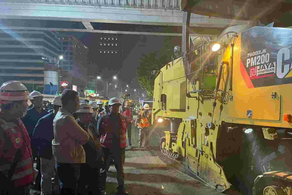 Jakarta govt repairs roads ahead of ASEAN Summit