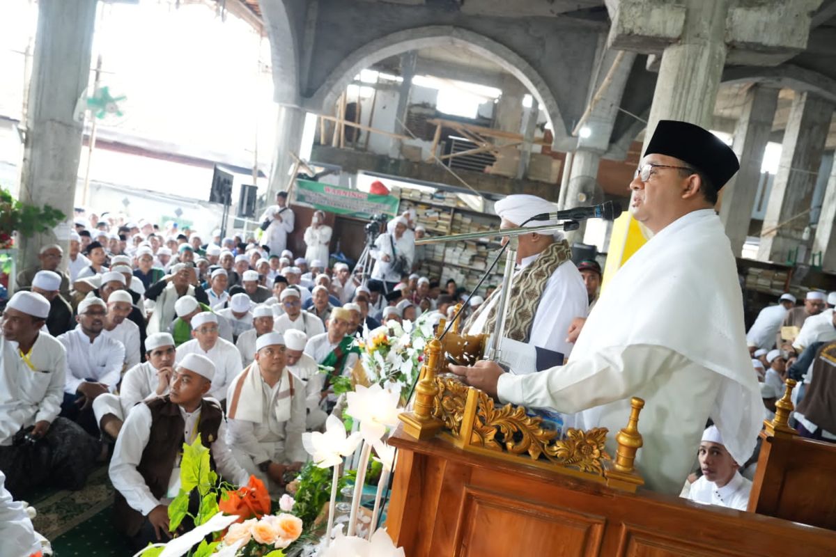 Anies Baswedan ajak masyarakat teladani Habib Sholeh di Jember