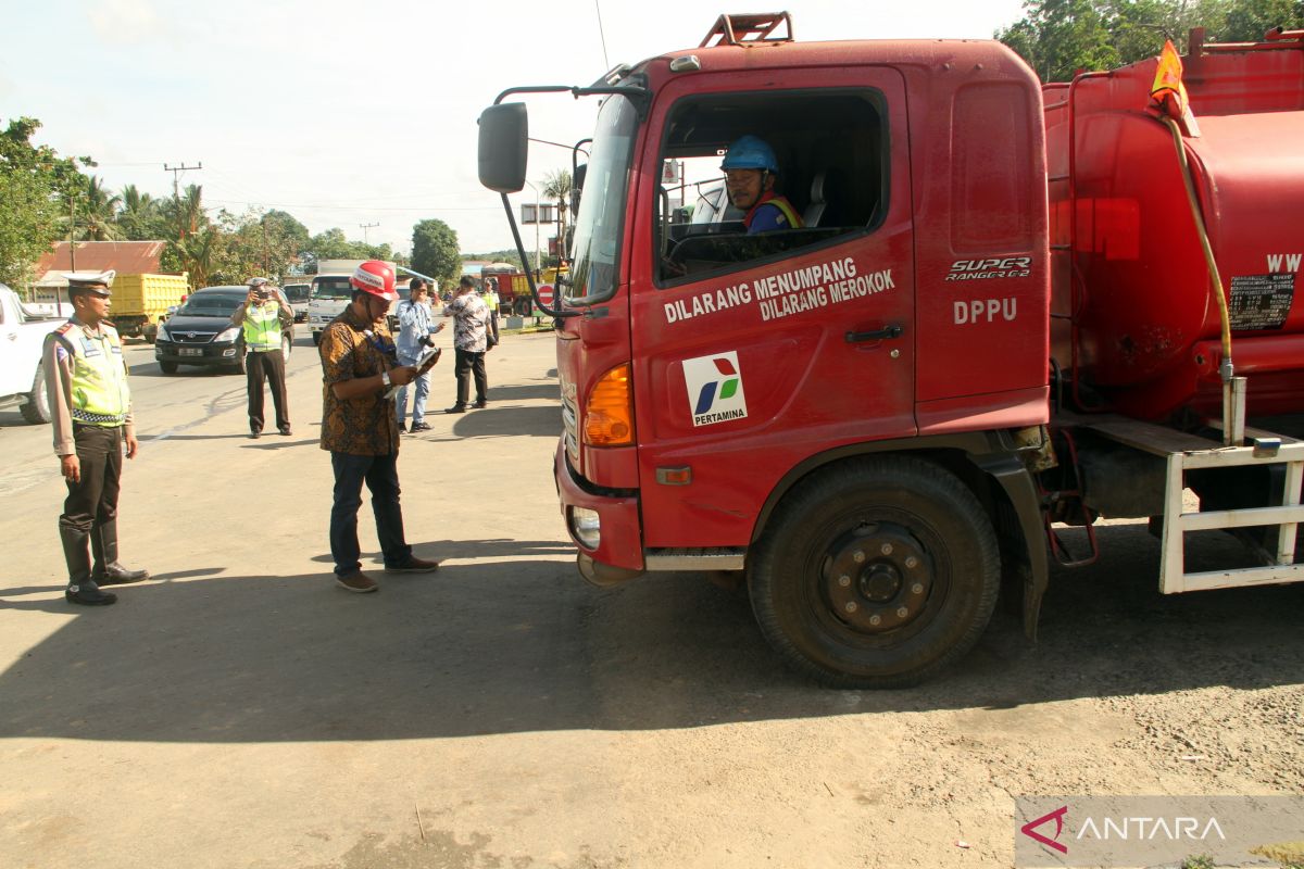 Truk terbalik dekat Gerbang Tol Balsam tewaskan satu penumpang