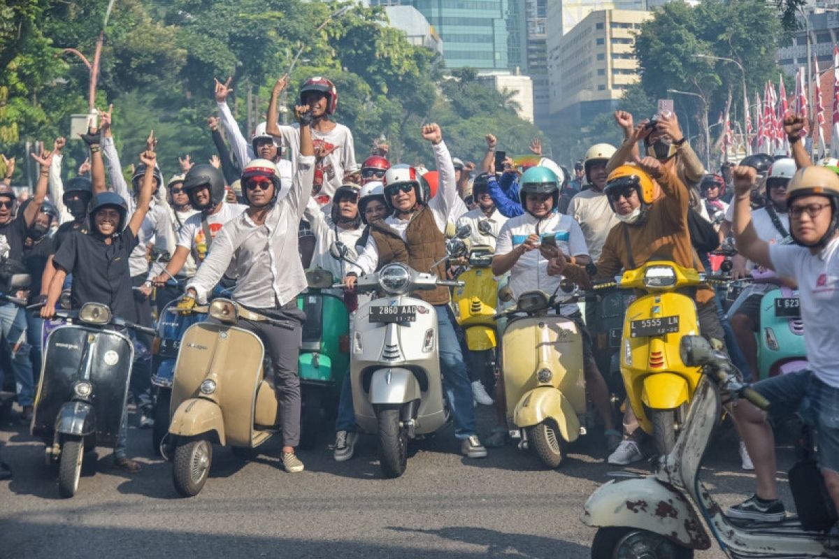 Wali Kota Surabaya kenalkan keguyuban warga bersama Komunitas Vespa