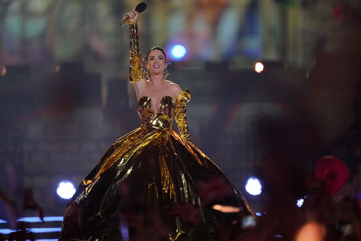 Katy Perry tampil memukau saat konser Penabalan Raja Charles III