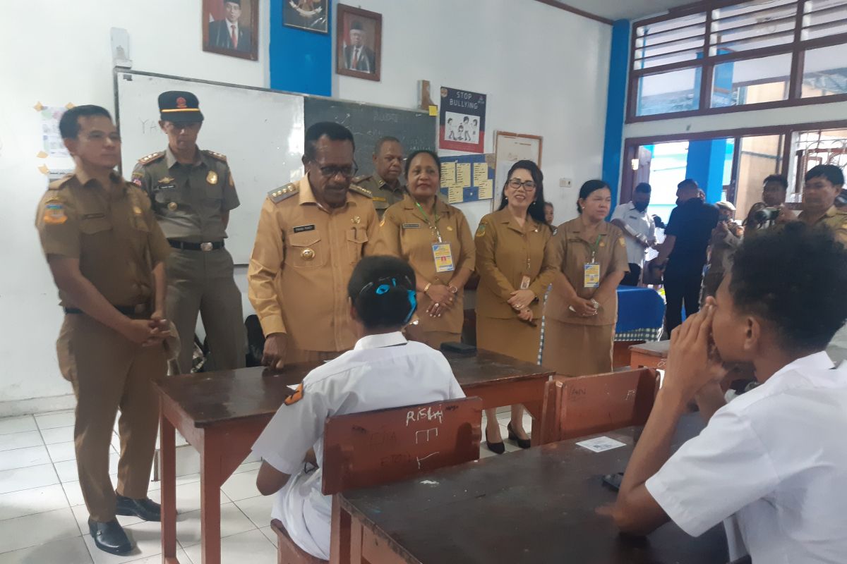 Pemkot Jayapura pastikan pelaksanaan ujian SMP berjalan lancar