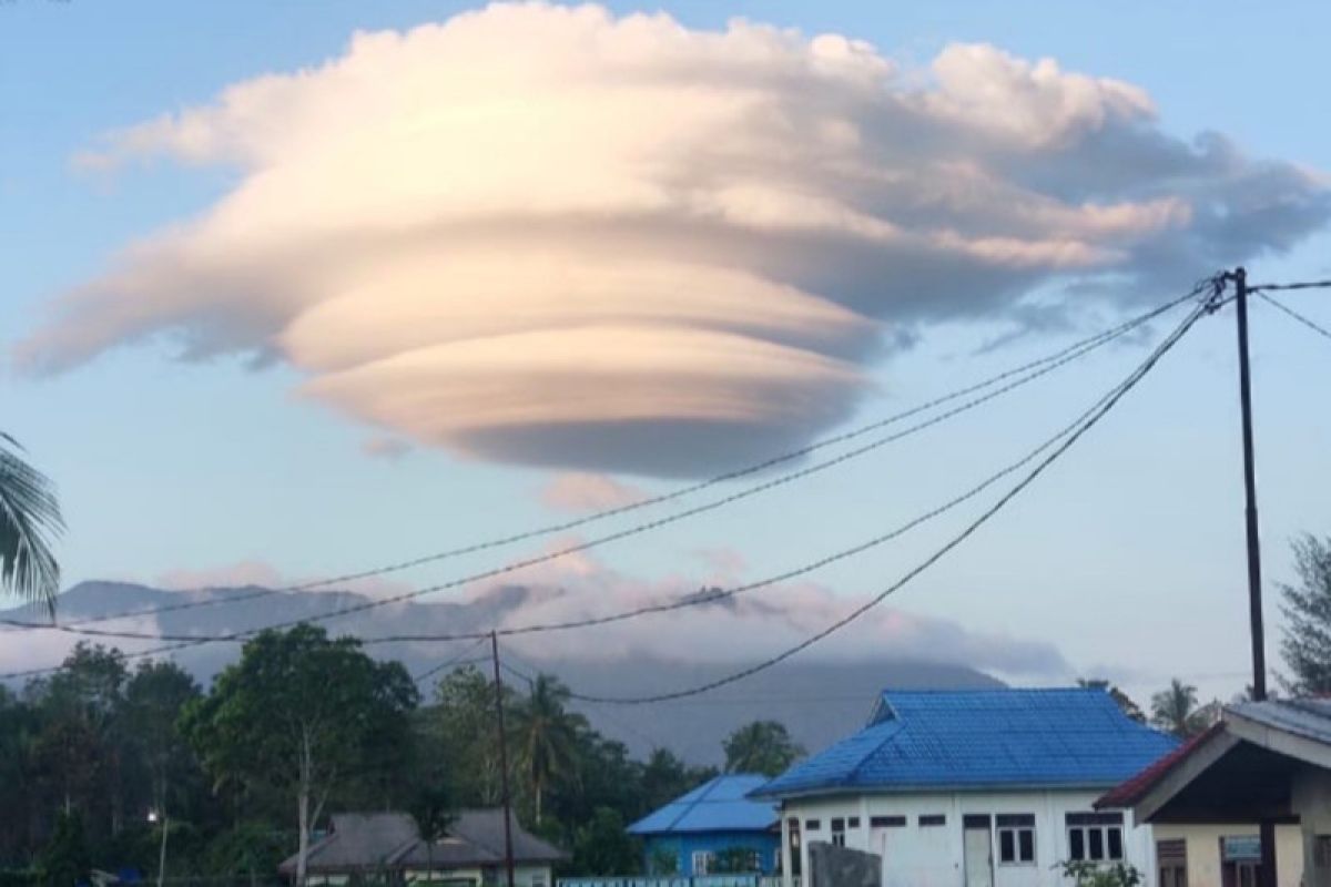 Penampakan awan langka terjadi di langit Natuna