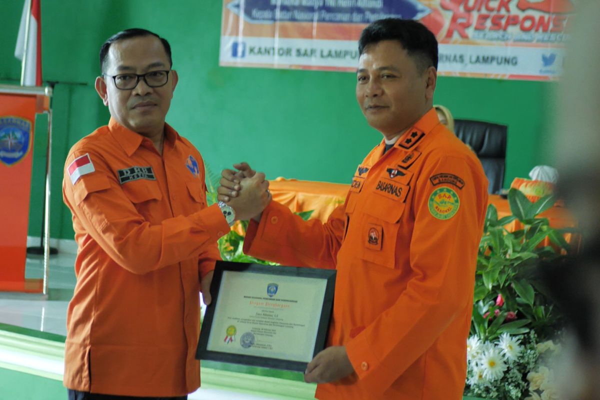 Ketua Forum Relawan Bencana Lampung dapat penghargaan dari Basarnas