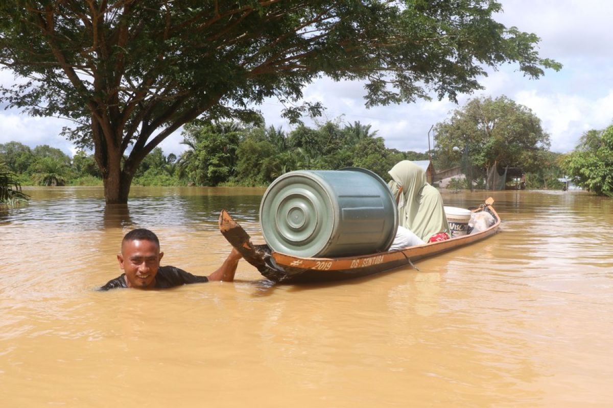 Album Asia: Banjir rendam puluhan rumah di Desa Napai di Aceh