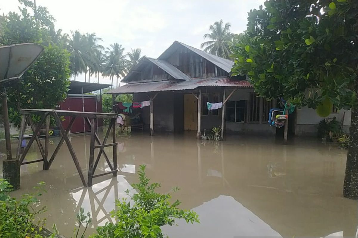 BPBD Sulteng: Sebanyak 15 KK mengungsi akibat banjir di Kabupaten Sigi