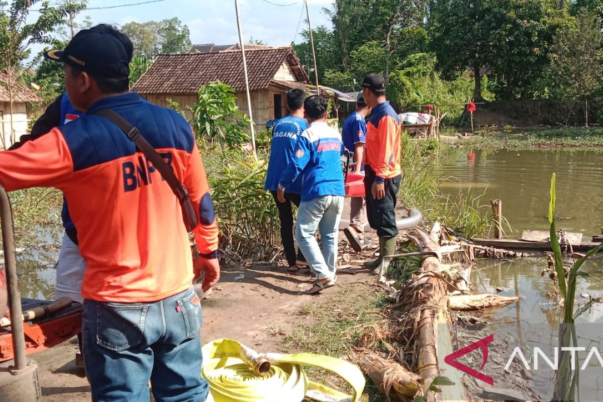 BPBD OKU Selatan evakuasi korban banjir ke tenda