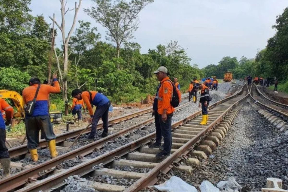 KAI: Jalur kereta api yang ambles berhasil diperbaiki