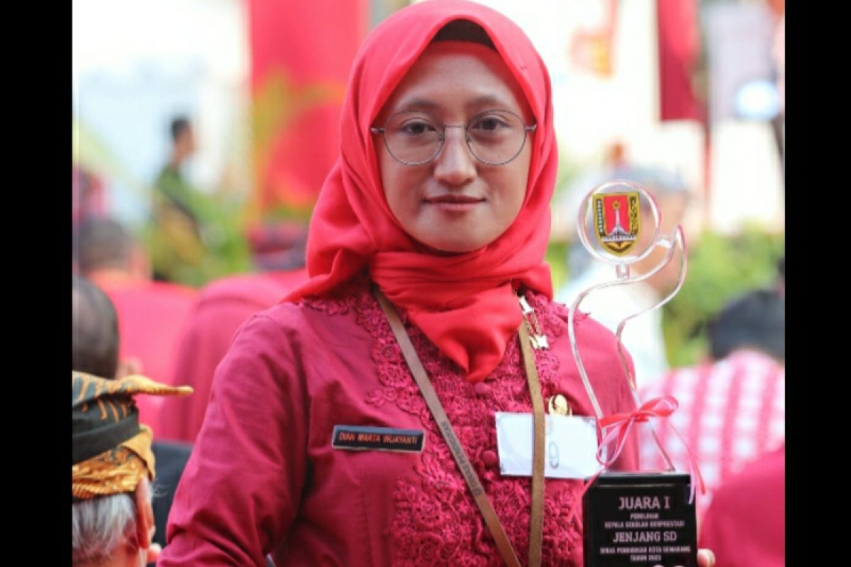 Usia 31 tahun, Dian juara Kepala Sekolah Berprestasi Kota Semarang